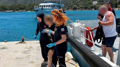 Muğla’nın Datça ilçesi açıklarında seyreden bir tur teknesinde rahatsızlanan bir