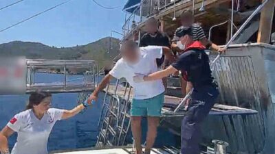 Fethiye ilçesi açıklarında seyir halinde olan bir gezi teknesinde yaralanan