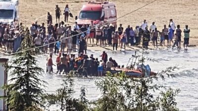 Bulancak ilçesinde denizde boğulma tehlikesi geçiren 3 kişiye yardım etmeye