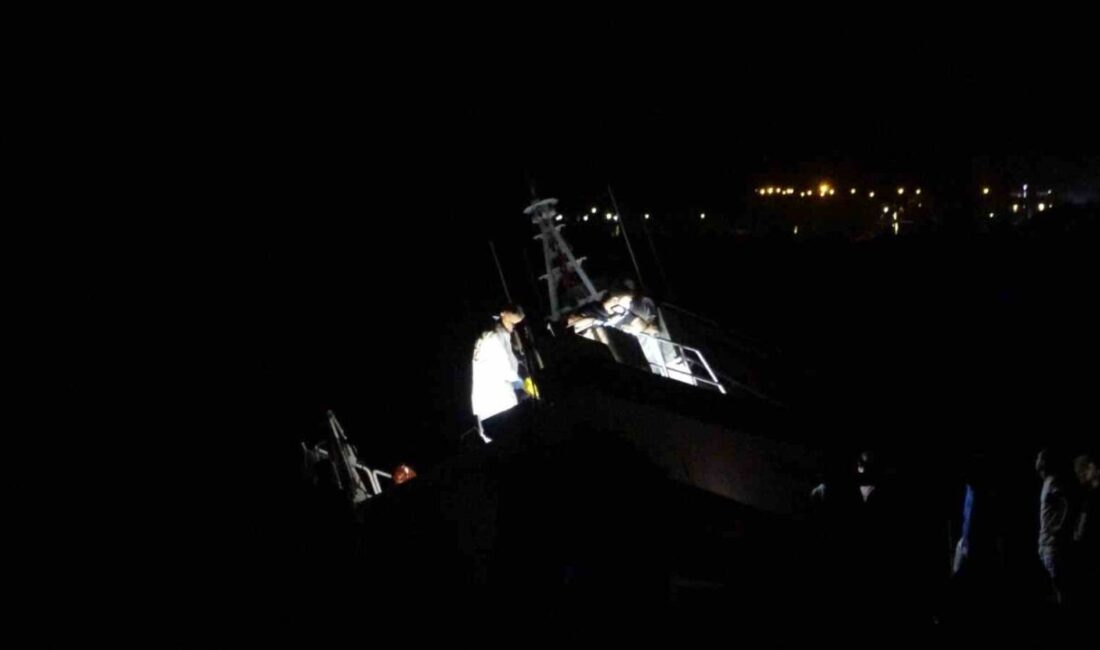 Giresun’da bir Sahil Güvenlik botunun dalgakıran kayalıklarına çarpması sonucunda askeri
