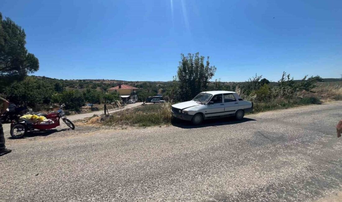 Manisa’nın Gördes ilçesinde, bir motosikletin bir otomobile yan çarpması sonucu