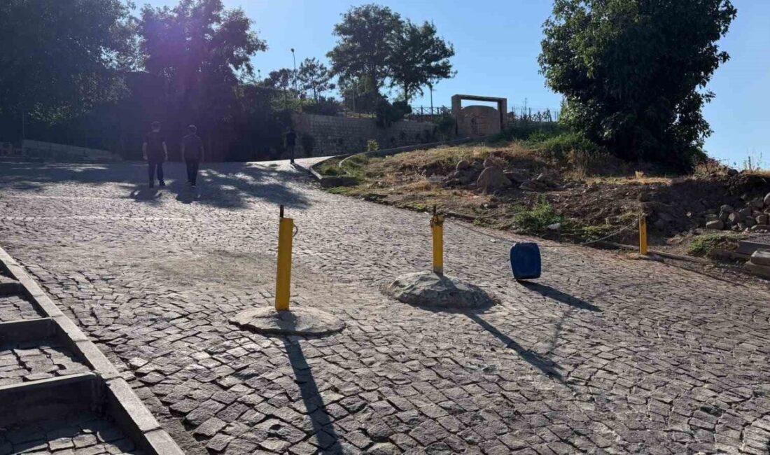 Siverek Kalesi yoluna çekilen zincir, sürücülerin dikkatinden kaçınca ardı ardına