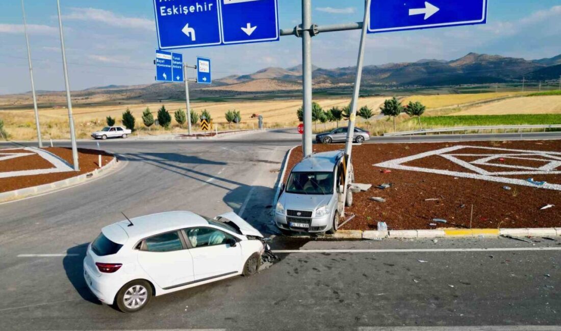 Afyonkarahisar’ın Emirdağ ilçesinde meydana gelen trafik kazasında, otomobil ile hafif