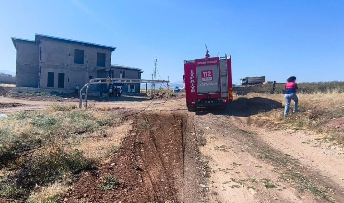 Adıyaman’da, Altınşehir Mahallesi Özelevler Mevkii’nde bir hafriyat kamyonunun seyir halindeyken