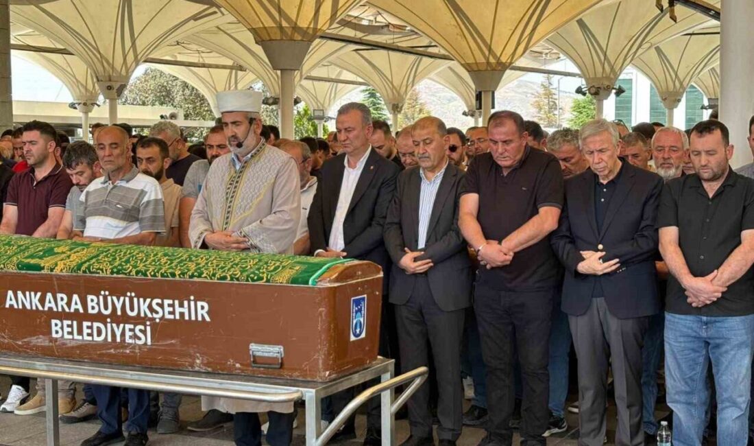 Ankara’da, Ankara Büyükşehir Belediyesi’ne ait üç hafriyat kamyonunun karıştığı kazada