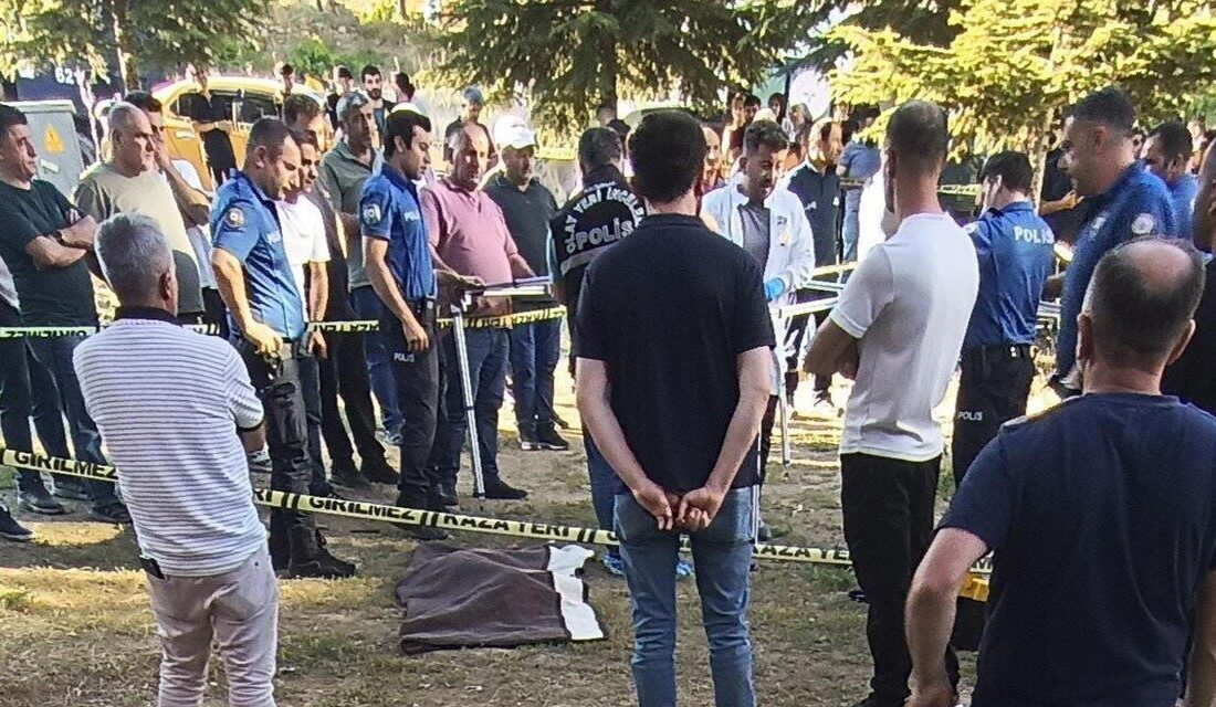 Hakkari’de bir ambulansın kalp krizi geçiren bir hastaya yardım etmek