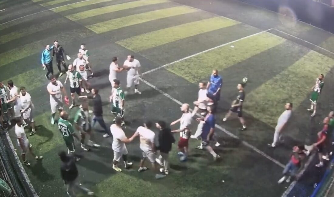 Edirne’de düzenlenen futbol turnuvasında yaşanan olay, bir futbolcunun hakeme itirazıyla