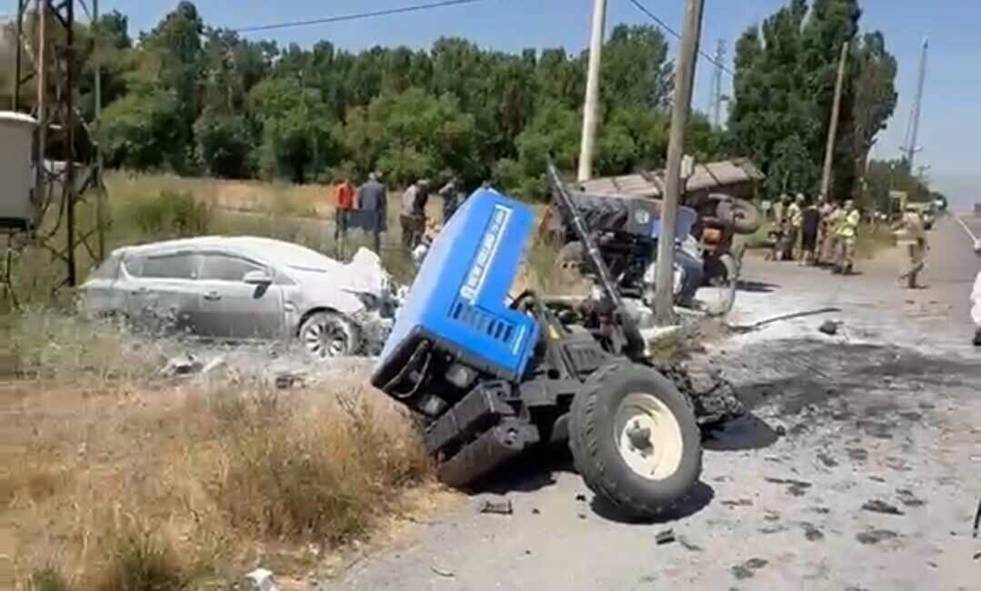 Muş-Bitlis kara yolunda meydana gelen trafik kazasında traktör ile otomobil
