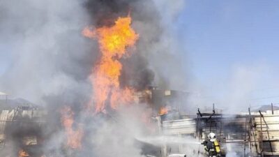 Hassa ilçesinde hurdalık alanda çıkan yangın, dorseye sıçradı ancak itfaiye