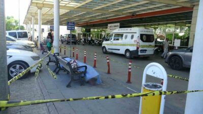 Antalya’da, bir evsiz adamın hastane yakınlarında bankta ölü bulundu. 61