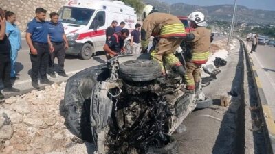 Defne ilçesinde meydana gelen trafik kazasında, sürücüsünün kontrolünden çıkan bir