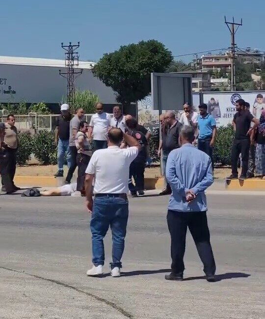 Antakya ilçesinde karşıdan karşıya geçmeye çalışan bir yaşlı adam otomobil