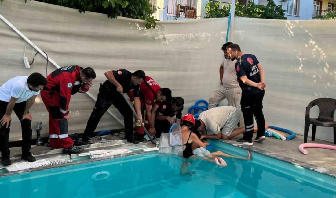Muğla’nın Seydikemer ilçesindeki bir yüzme havuzunda kolu emiş borusuna sıkışan