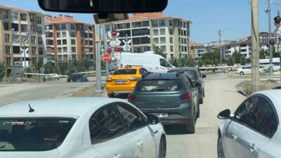 Elazığ’da, Sürsürü Mahallesi’nde yaşanan olayda, tren geçişine kapalı olan hemzemin