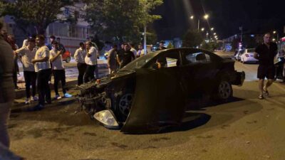 Iğdır’ın Kazım Karabekir Caddesi’nde gece meydana gelen trafik kazasında, bir