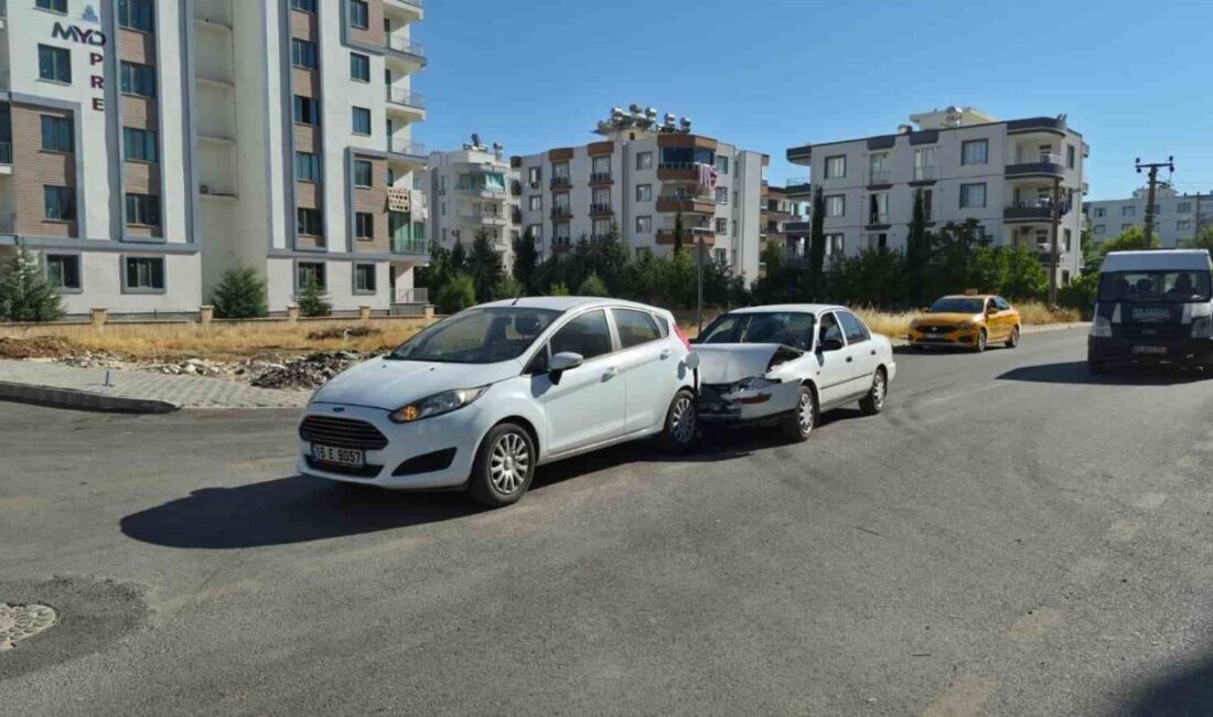 Adıyaman’da meydana gelen trafik kazasında iki otomobilin çarpışması sonucunda bir