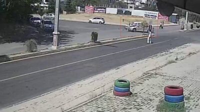 Elazığ’da meydana gelen trafik kazasında 3 kişi yaralandı. Otomobillerin çarpışması
