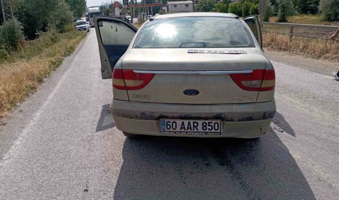 Yeşilyurt ilçesinde meydana gelen trafik kazasında iki aracın kafa kafaya