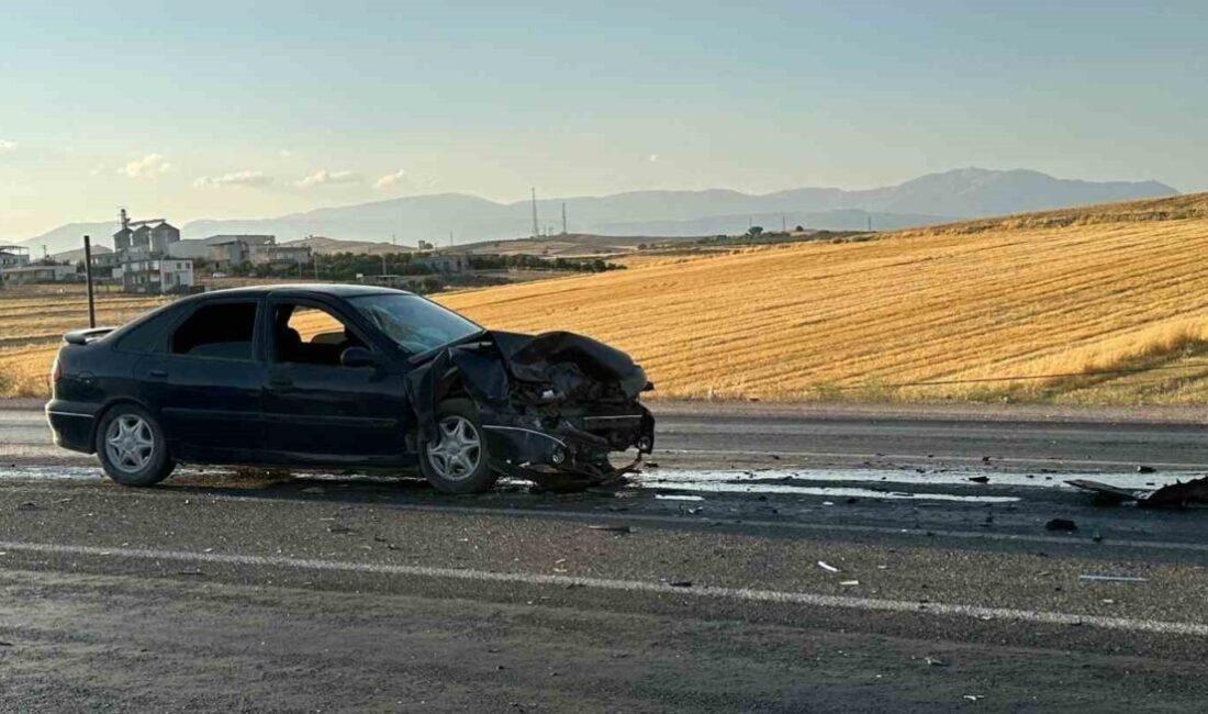 Adıyaman’da meydana gelen trafik kazasında, iki aracın çarpışması sonucu 4