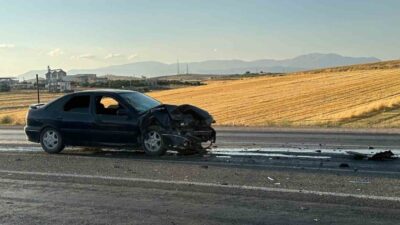 Adıyaman’da meydana gelen trafik kazasında, iki aracın çarpışması sonucu 4