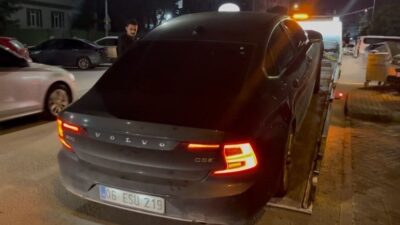 İnegöl ilçesinde çakarlı araç kullanan ve polisin “dur” ihtarına uymayan