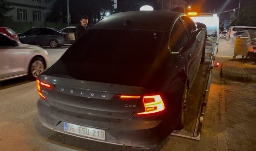 İnegöl ilçesinde çakarlı araç kullanan ve polisin “dur” ihtarına uymayan