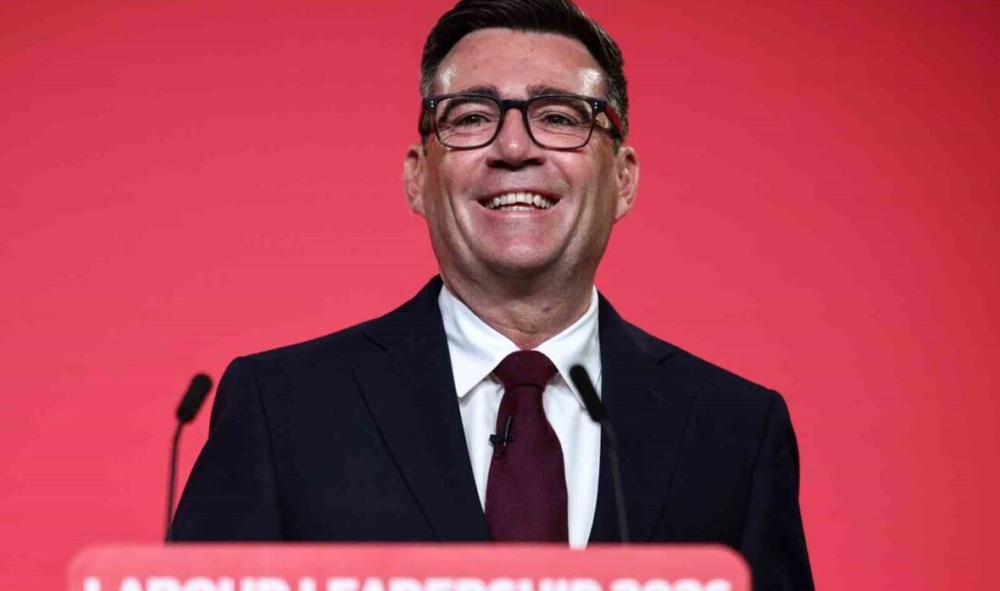 İngiltere’de Andy Burnham, İşçi Partisi’nin yeni lideri olarak seçildi ve