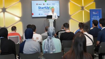 İnönü Üniversitesi tarafından düzenlenen “StartUpLab: Liseliler İçin Yapay Zeka Girişimciliği