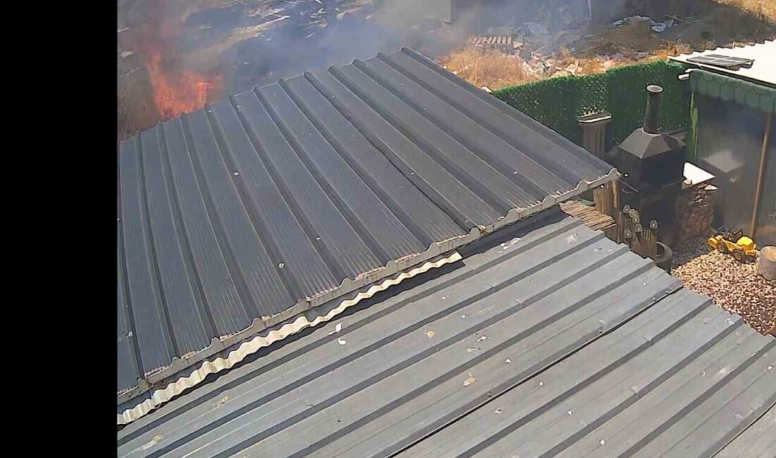 Eskişehir’deki Ihlamurkent Mahallesi’nde bir müstakil evin bahçesine giren bir inşaat