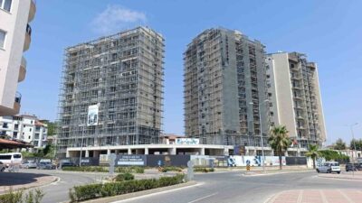 Manavgat ilçesinde bir inşaat alanında meydana gelen olayda, iki işçi
