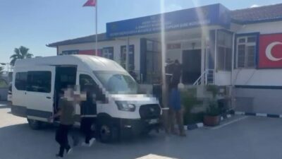 Hatay’da polis operasyonunda 8 kaçak göçmen yakalanırken, mahkeme 4 organizatörü