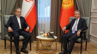 Kırgızistan Dışişleri Bakanı Ceenbek Kulubayev ile İran Dışişleri Bakanı Abbas