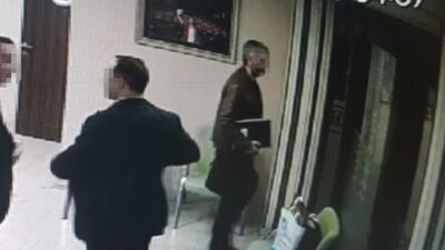 İş adamı Turgut Koç, İzmit Belediye Başkanı Fatma Kaplan Hürriyet