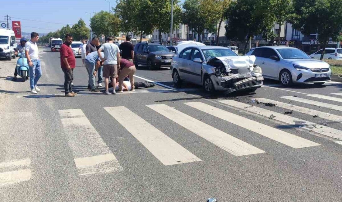 Düzce ilinde gerçekleşen trafik kazasında, bir ışıklı kavşakta 2 araç