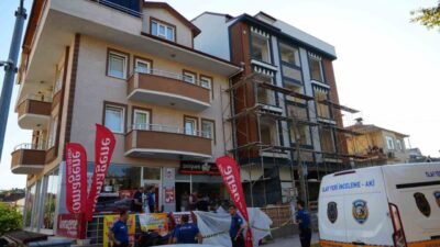 Derince ilçesinde bulunan bir inşaatın iskelesinden düşen bir işçi hayatını
