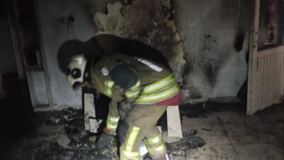 İskenderun’un Hatay iline bağlı Hürriyet Mahallesi’nde bir evde çıkan yangın