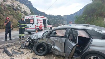Burdur’un Ağlasun ilçesinde meydana gelen trafik kazasında, Isparta-Antalya kara yolunda