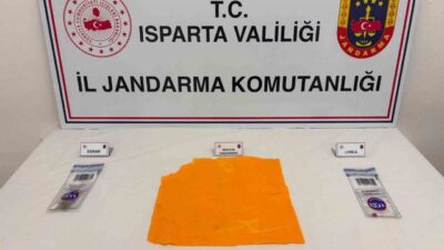 Isparta’nın Gönen ilçesinde jandarma ekipleri tarafından düzenlenen bir uyuşturucu operasyonunda,