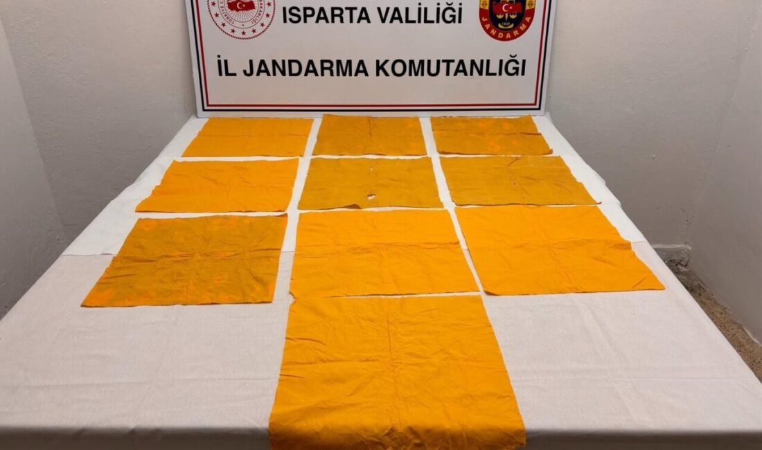 Isparta’nın Gönen İlçesinde jandarma tarafından gerçekleştirilen operasyonda kağıda emdirilmiş 64