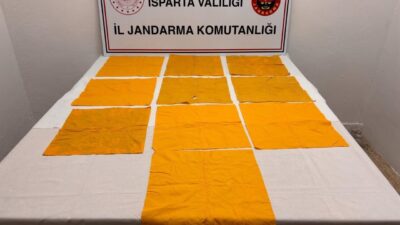 Isparta’nın Gönen İlçesinde jandarma tarafından gerçekleştirilen operasyonda kağıda emdirilmiş 64