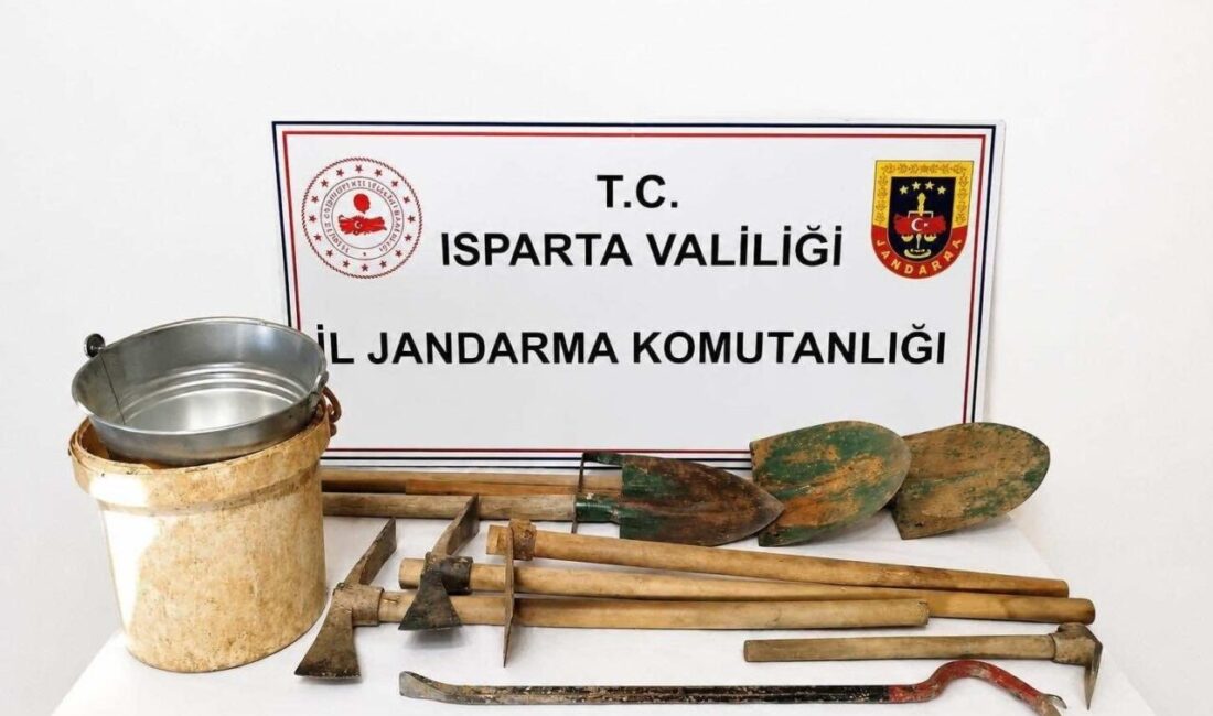 Isparta’nın Yalvaç ilçesinde Jandarma’nın düzenlediği operasyonda bir ikametin odalarında ve