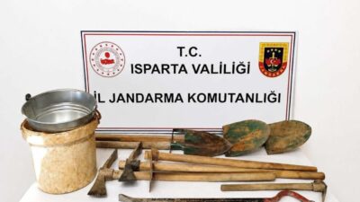 Isparta’nın Yalvaç ilçesinde Jandarma’nın düzenlediği operasyonda bir ikametin odalarında ve