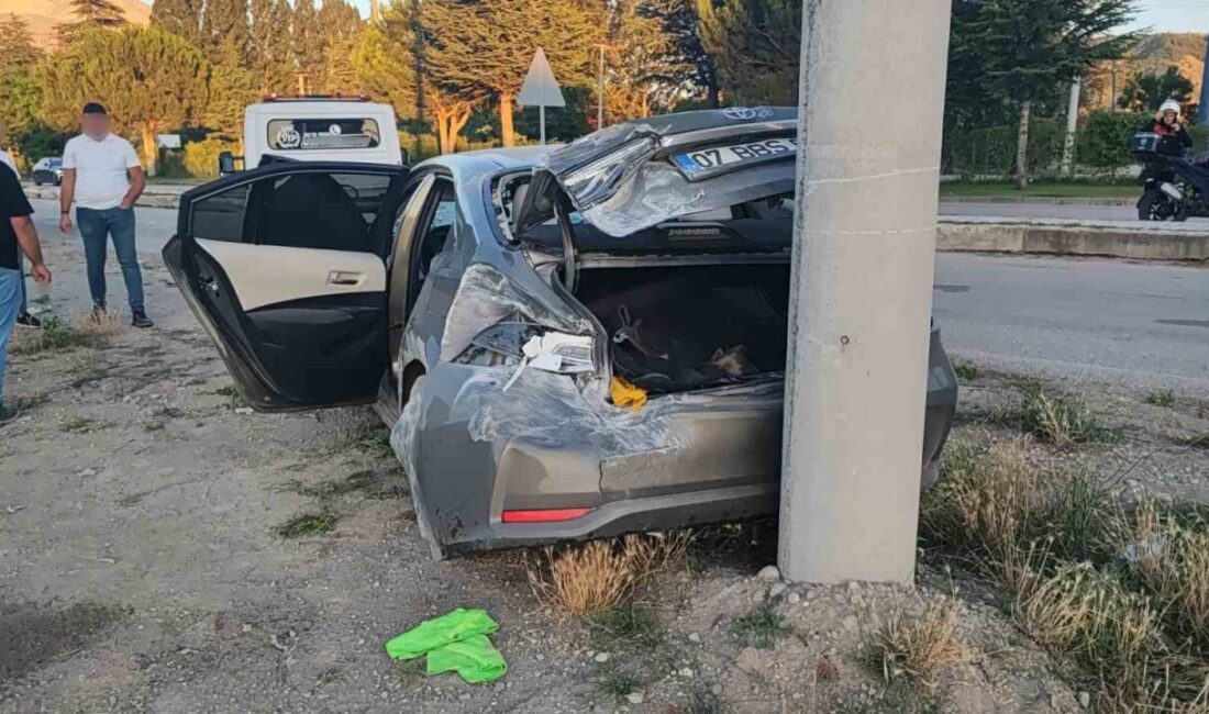 Isparta’da meydana gelen trafik kazasında takla atan bir araçtaki 2