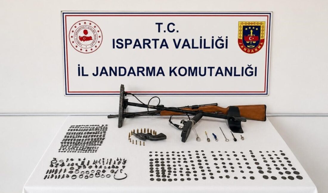 Isparta’nın Yalvaç ilçesinde gerçekleştirilen operasyonda Roma, Bizans ve İslam dönemlerine