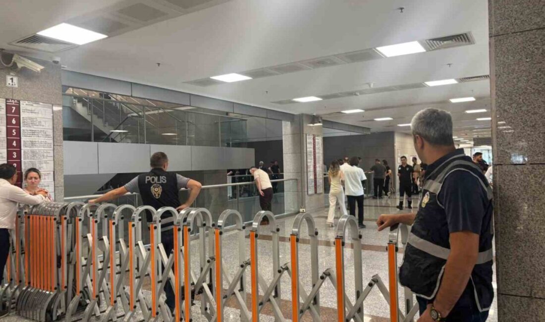 İstanbul Adalet Sarayı’nda tutuklanma talebiyle hakimliğe sevk edilen hırsızlık şüphelisi,
