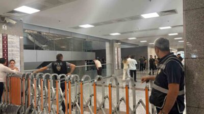 İstanbul Adalet Sarayı’nda tutuklanma talebiyle hakimliğe sevk edilen hırsızlık şüphelisi,