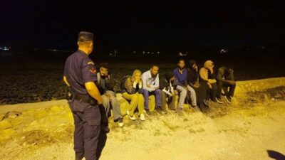 İzmir’in Foça ve Çeşme ilçelerinde, yasa dışı yollarla yurt dışına