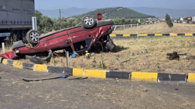 İzmir’de bir otomobil, Bayındır-Torbalı yolundaki Havuzbaşı Mahallesi kavşağında kontrolden çıkarak
