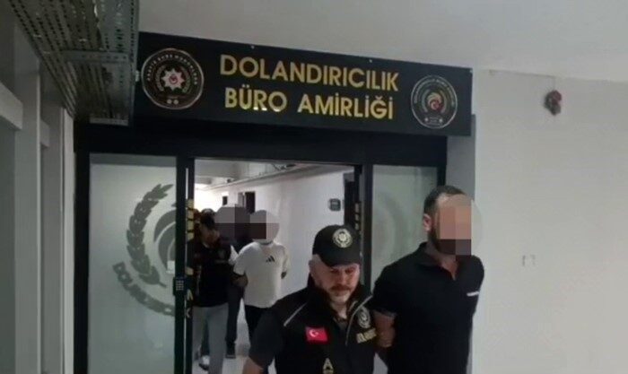 İzmir’de, internet üzerinden sahte beyaz eşya servisi olduklarını iddia ederek