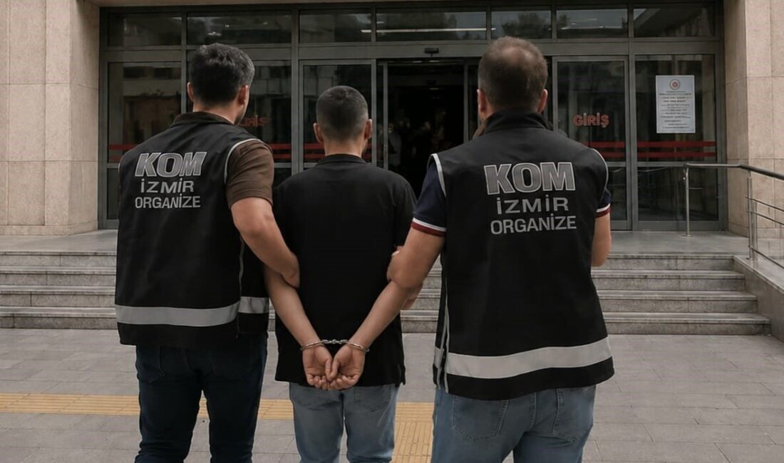 İzmir’de gerçekleştirilen operasyonda, ruhsatsız silahlar ele geçirildi ve bir şüpheli